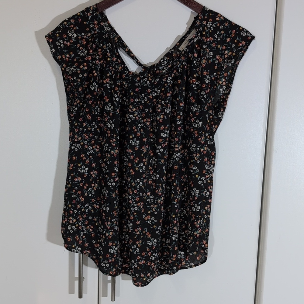 LC Lauren Conrad Pleat Neck Blouse Size Medium
